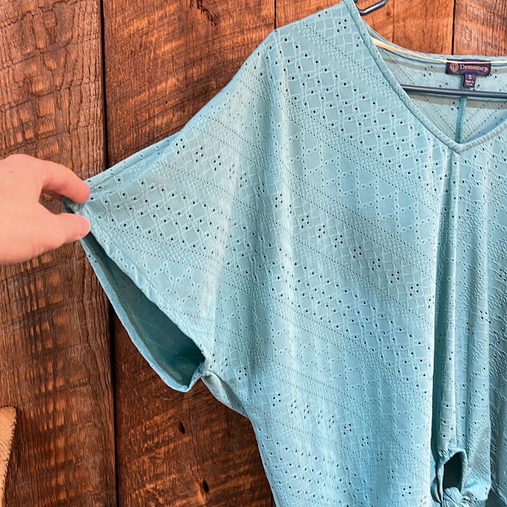 Democracy Womens Front Tie Deep V-Neck Textured Top - Picture 4 of 7